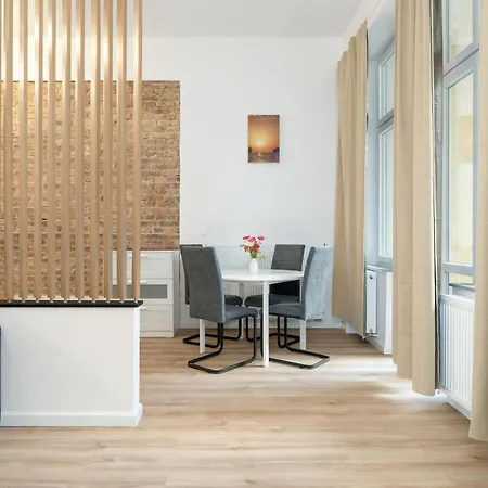 公寓 Modern Very Berry In By Renters
