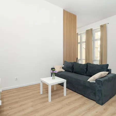 Modern Very Berry In By Renters * 波兹南